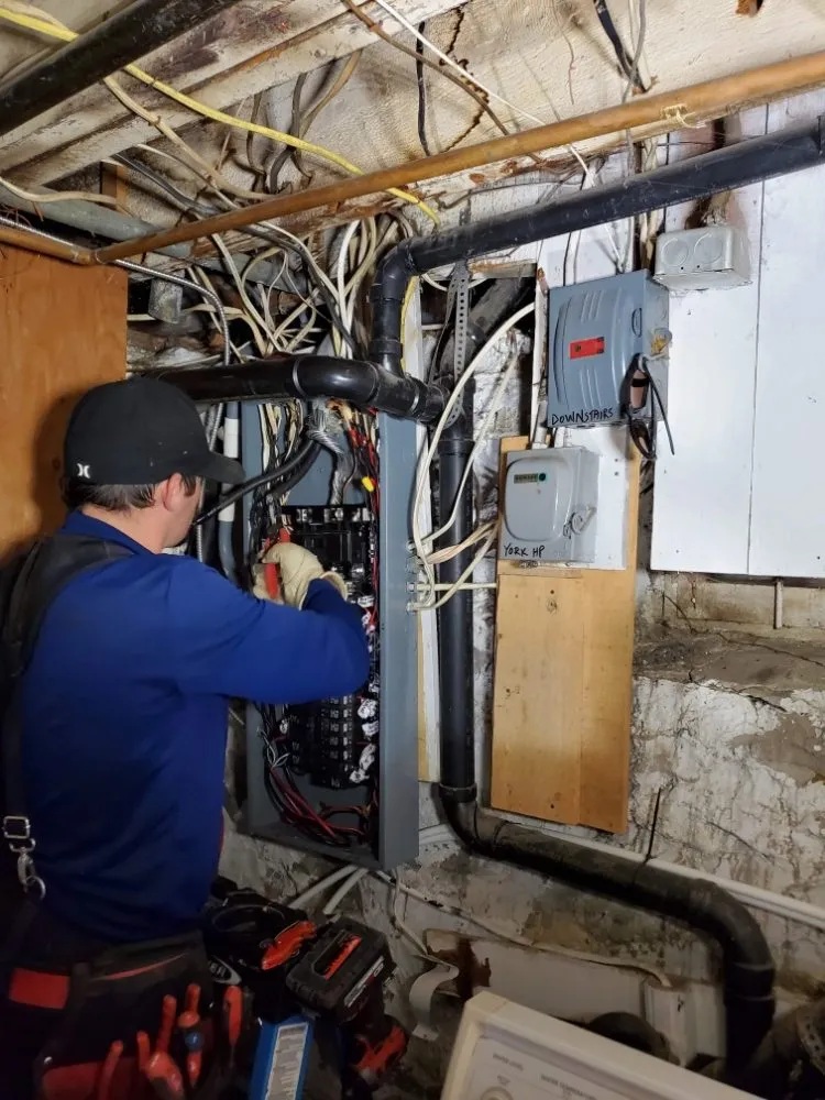 Slide of Derek The Electrician