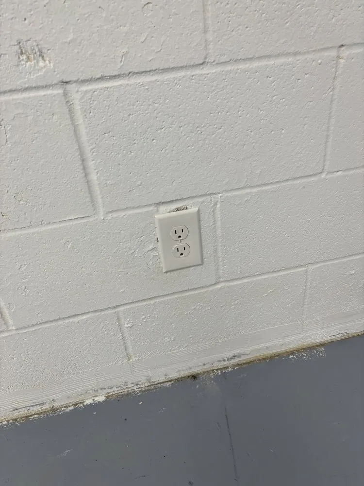 Slide of Derick Electrician