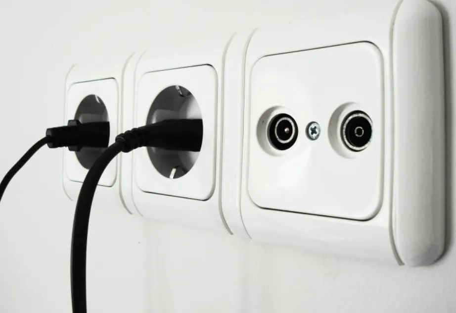 Slide of Derrick's Residential Maintenance