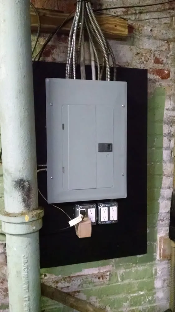 Slide of Des Electric