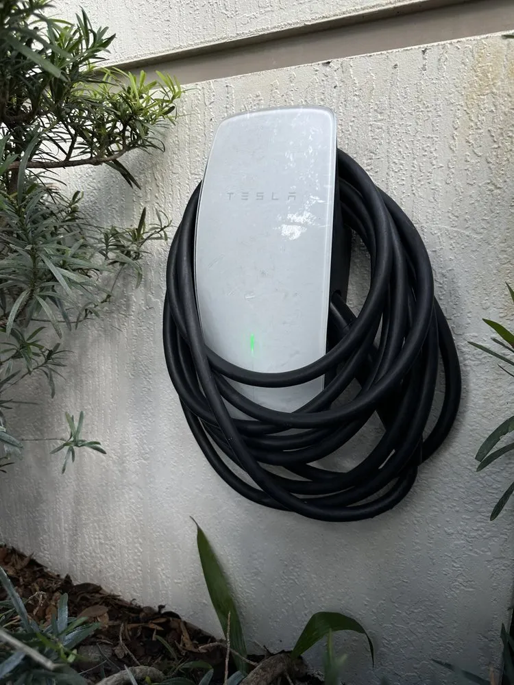 Slide of Des Electrical