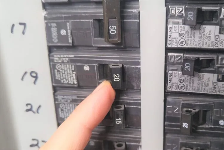 Certified circuit breaker repair in ,  by Desert General Electric