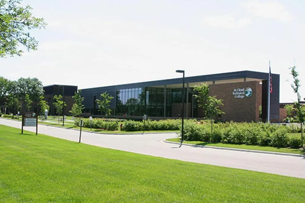 Emergency electrician providing emergency electrical service in St. Cloud, MN - Design Electric
