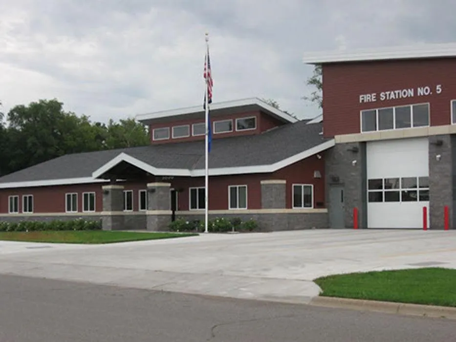 Certified electrician providing panel upgrade in St. Cloud, MN - Design Electric