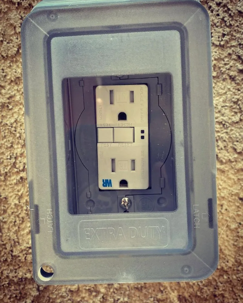 Slide of Destination Licensed Electrician