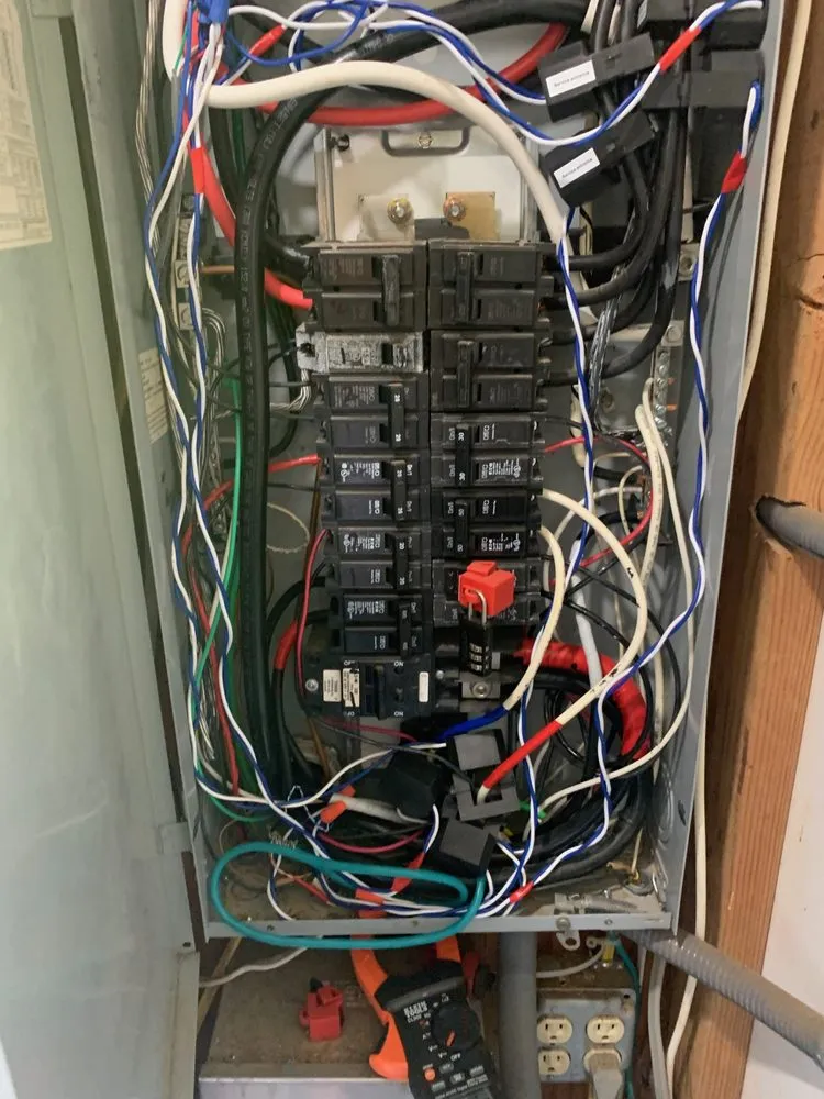 Emergency electrician providing electrical repair in Urban Honolulu, HI - DEZ Electric