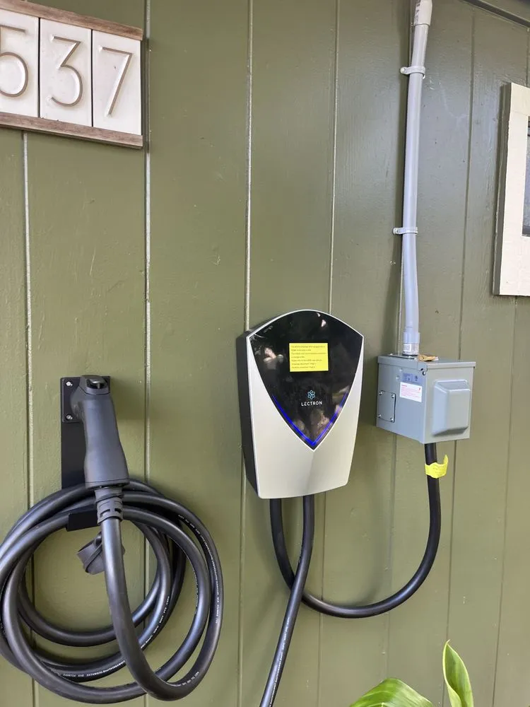 Affordable outlet and switch repair experts serving Urban Honolulu, HI - DEZ Electric