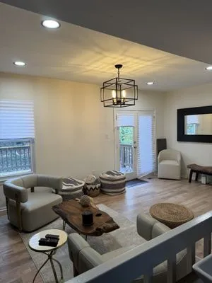 DG Electric & Handy Logo