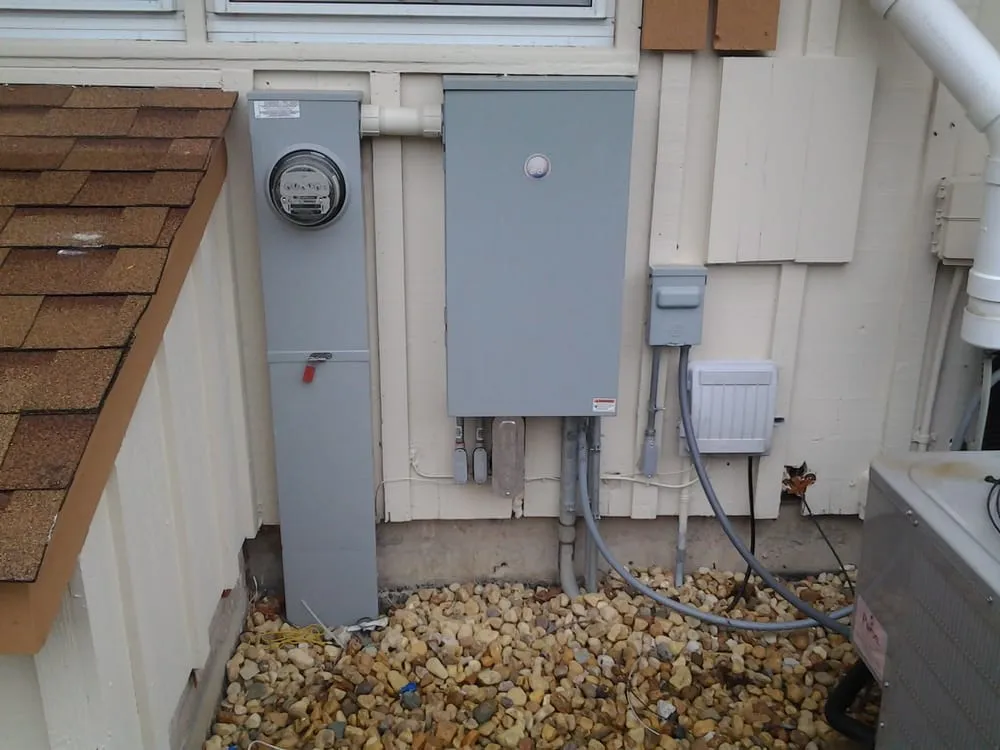 Emergency electrician providing emergency electrical service in Villa Park, IL - DH Electric Co.