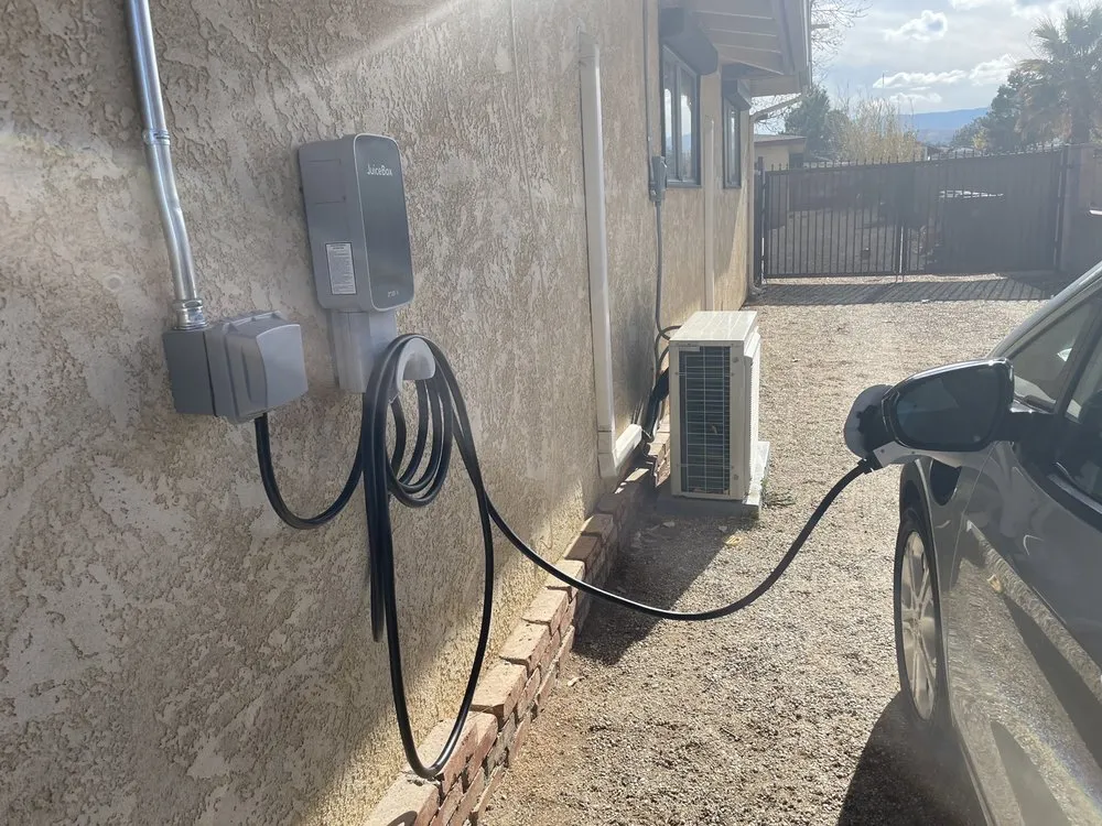 Slide of Diaz & Sons Electric Services