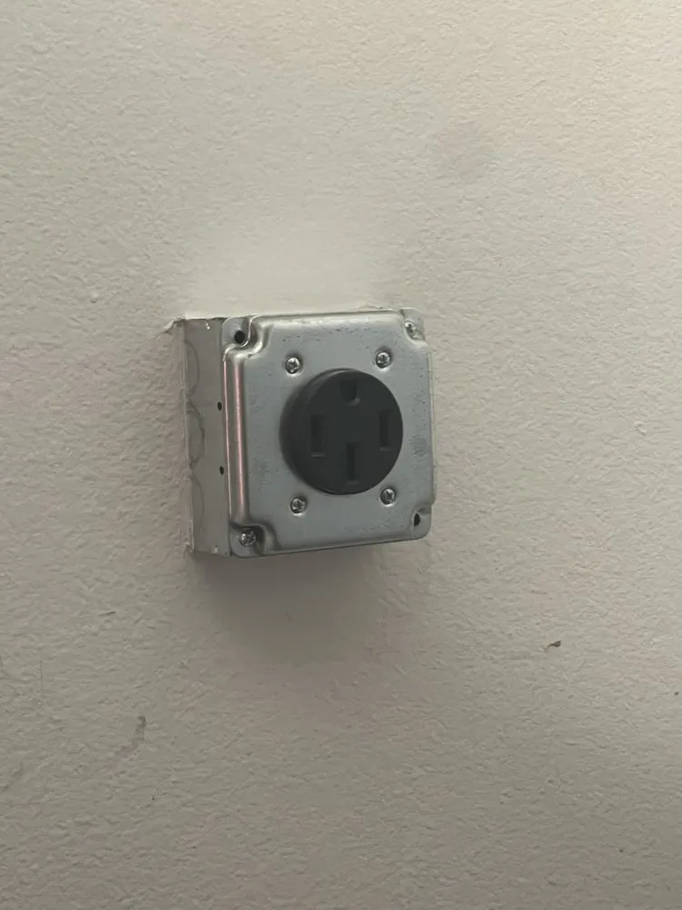 Slide of Diaz & Sons Electric Services