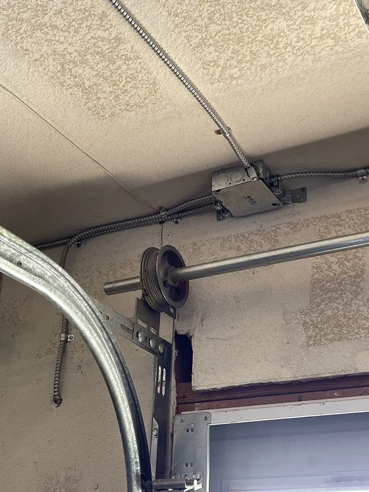 Slide of Diaz & Sons Electric Services