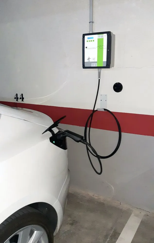 Slide of Diaz & Sons Electric Services