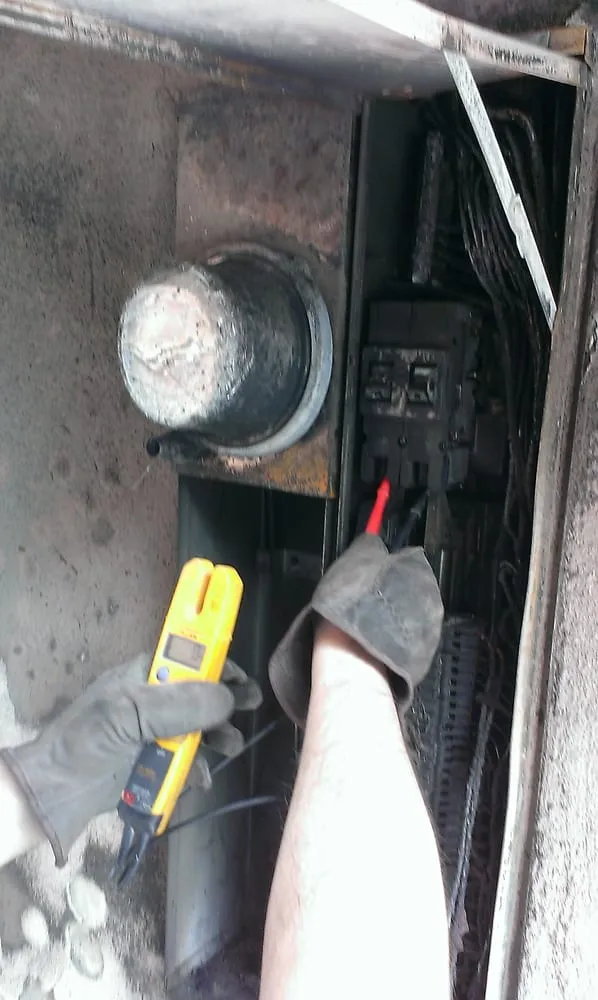 Slide of Diaz Electric Company