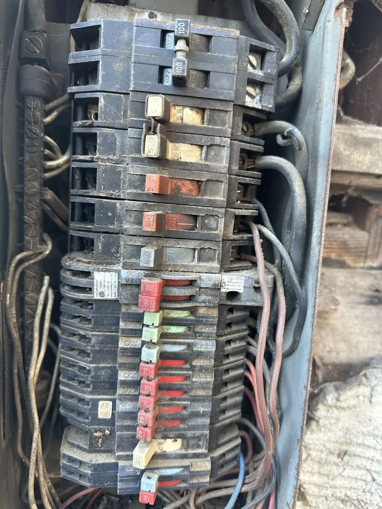 Slide of Diaz Electric