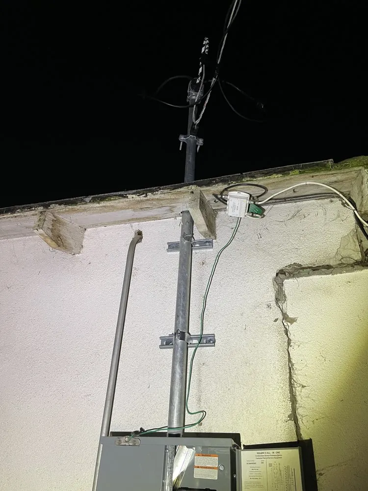 Slide of Diaz Electric