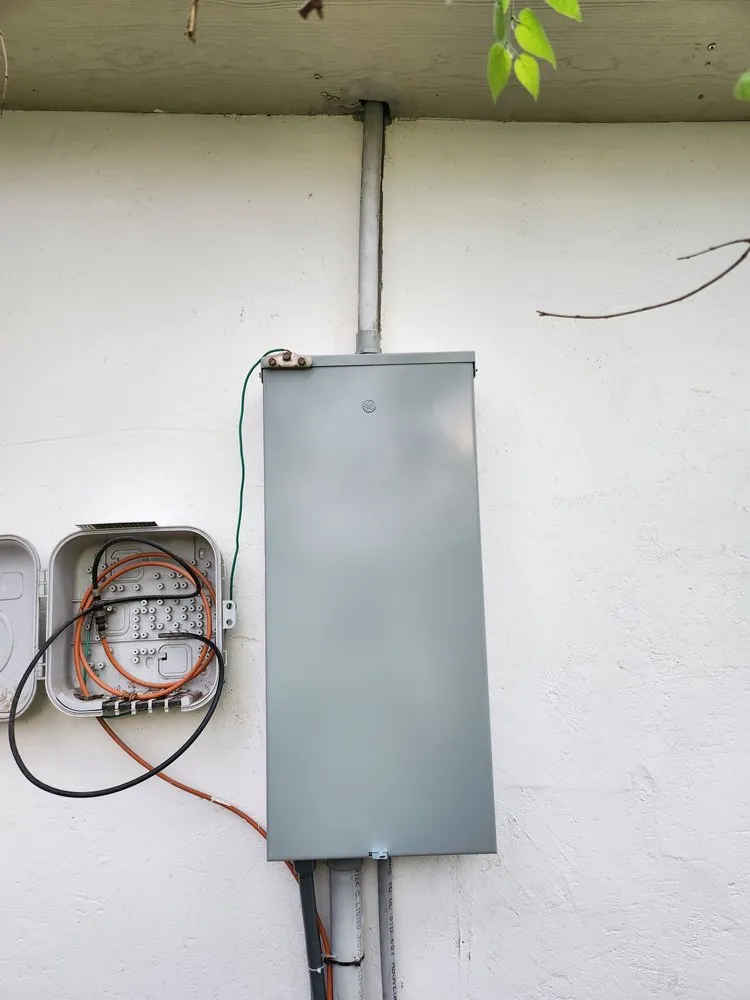 Slide of Diaz Electric