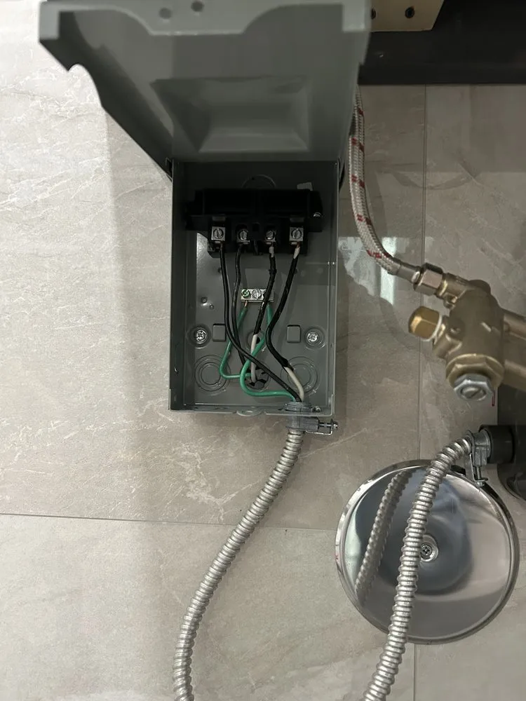 Slide of Diaz Electrical Service