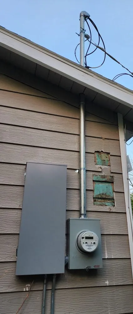 Certified electrician providing emergency electrical service in , 