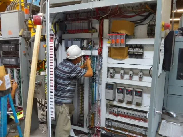 Slide of Diversified Electrical Company