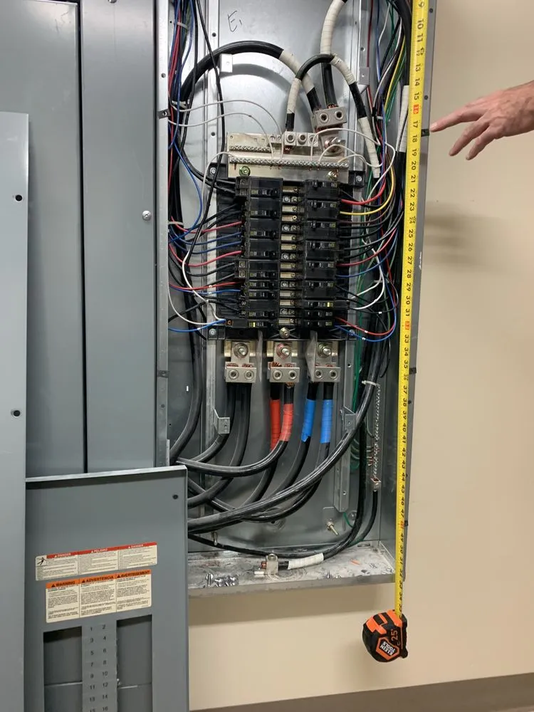 Emergency electrician providing electrical repair in , 