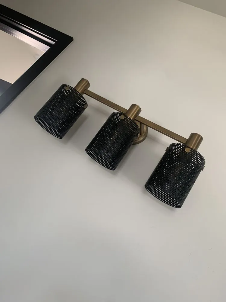 Emergency electrical service for homes in circuit breaker repair, by