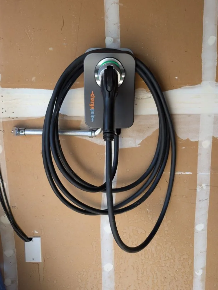 Slide of DJ & Son Construction