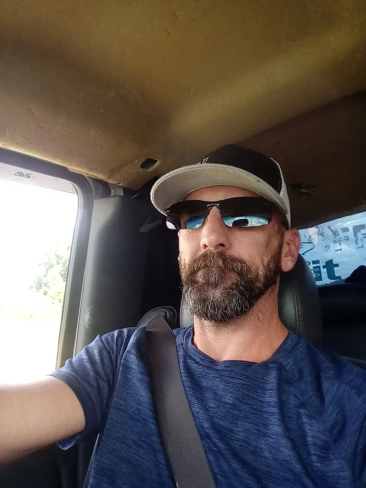 Slide of Dlo's Home Improvement