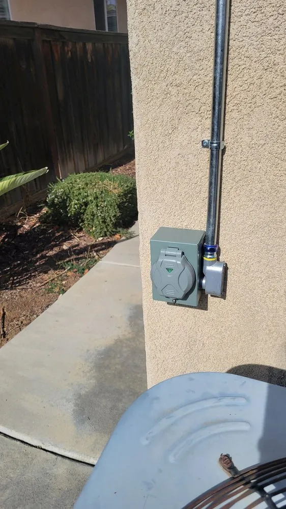 Slide of Dlt Electrical Services