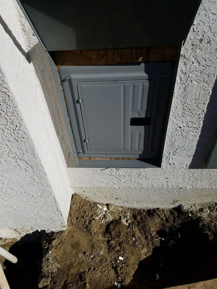 Slide of Dlt Electrical Services