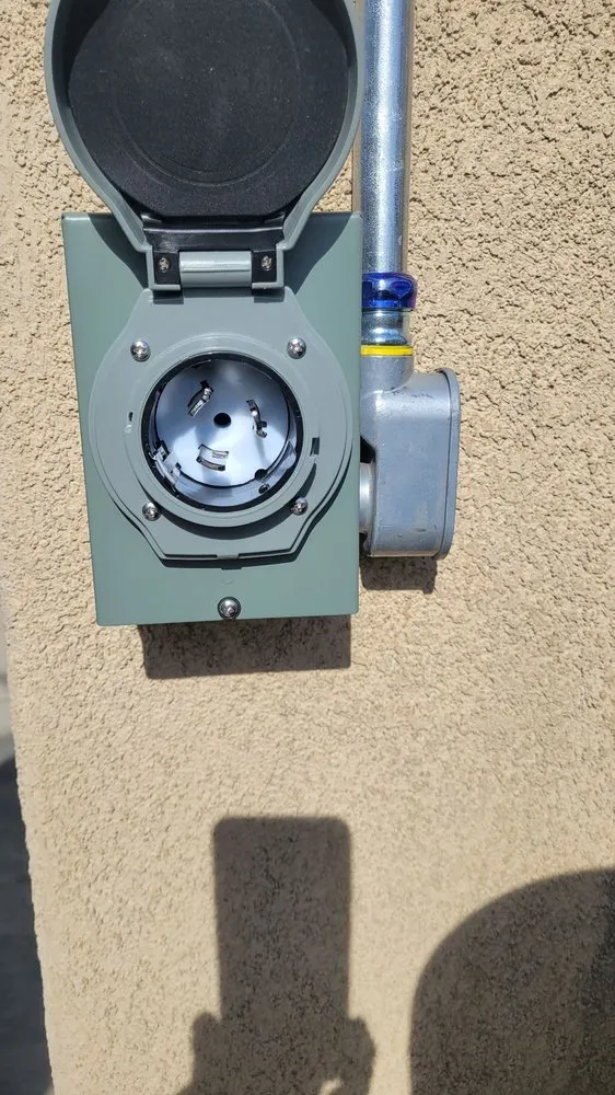 Slide of Dlt Electrical Services