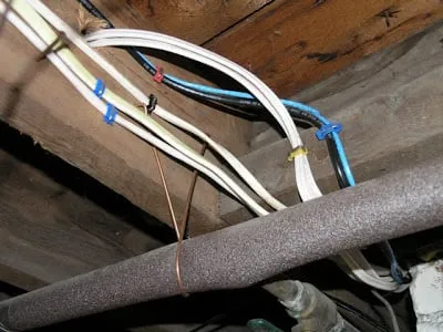 Certified electrician providing circuit breaker repair in ,