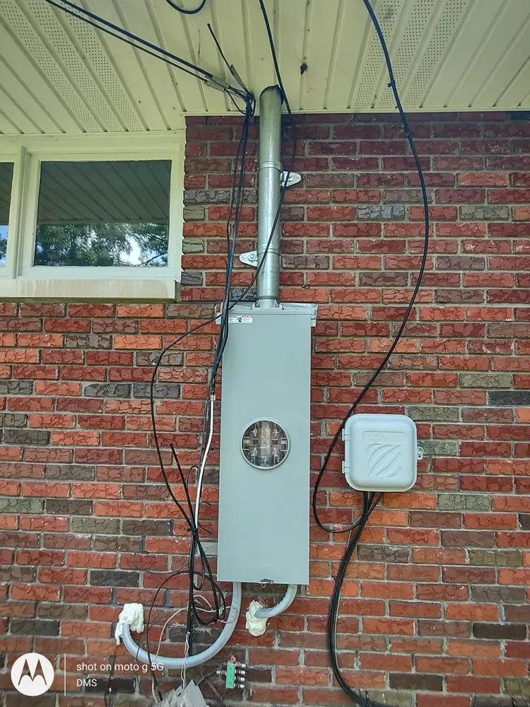 Licensed electrician providing emergency electrical service in ,