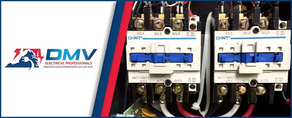 Licensed electrician providing circuit breaker repair in , 