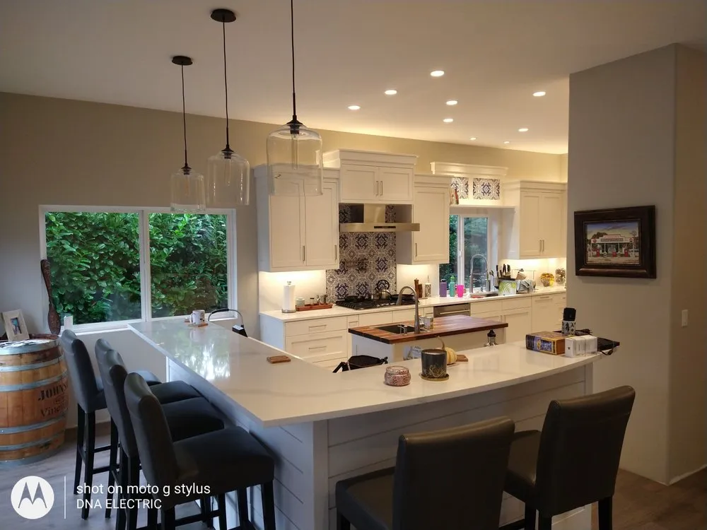 Reliable electrician providing lighting installation in , 