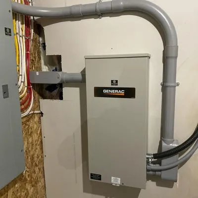 Dog House Electric Logo