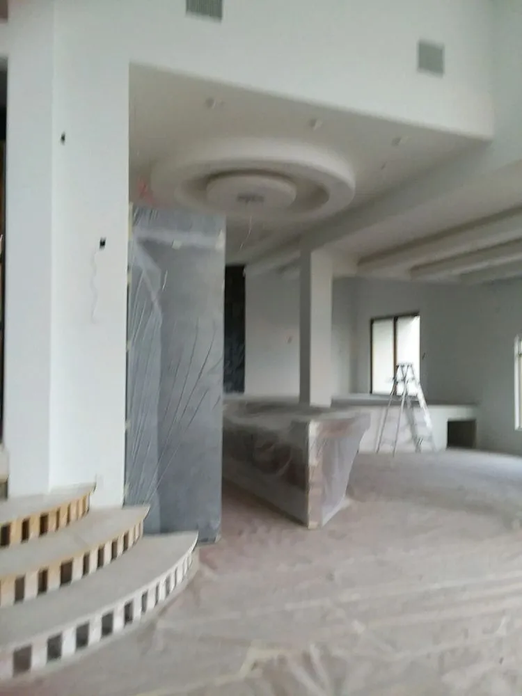 Affordable electrician providing emergency electrical service in , 