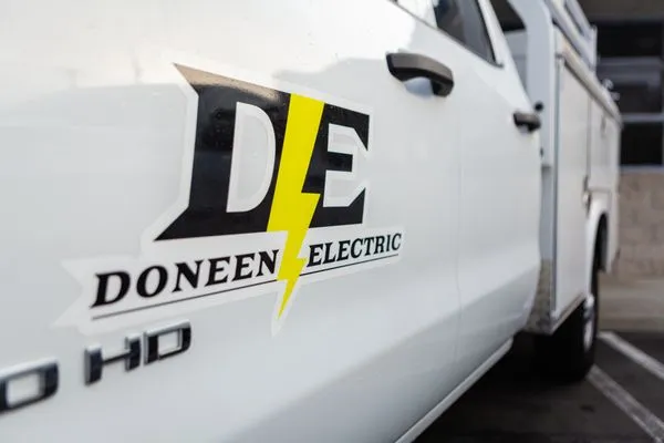 Doneen Electric, Inc Logo