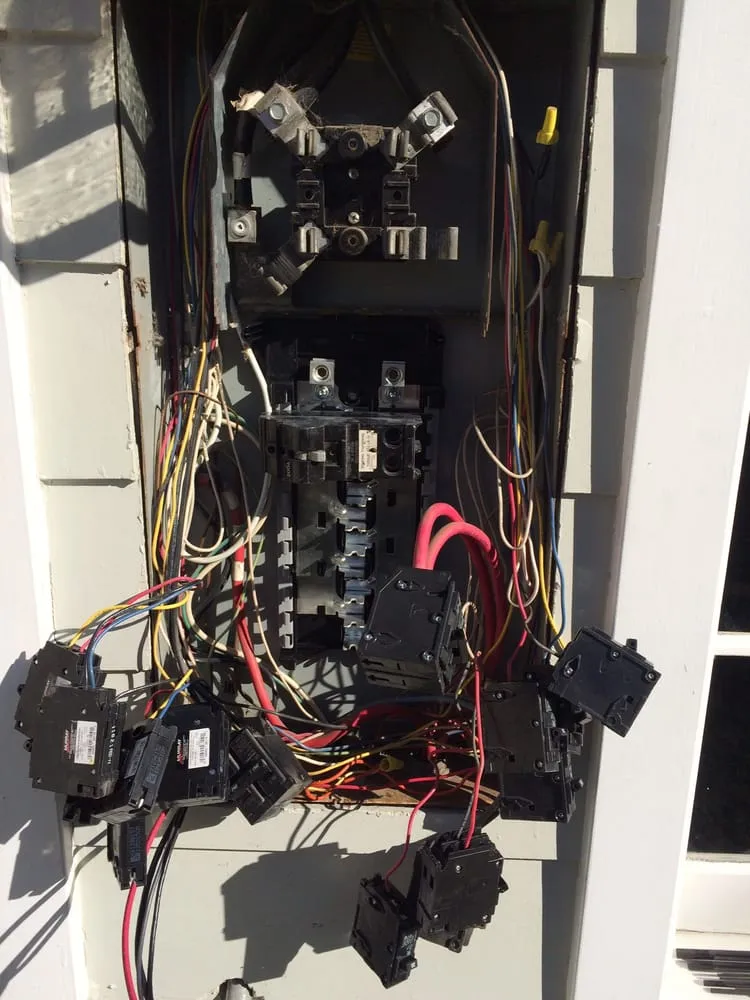 Emergency circuit breaker repair in Pacific Palisades, CA by Doran Electric