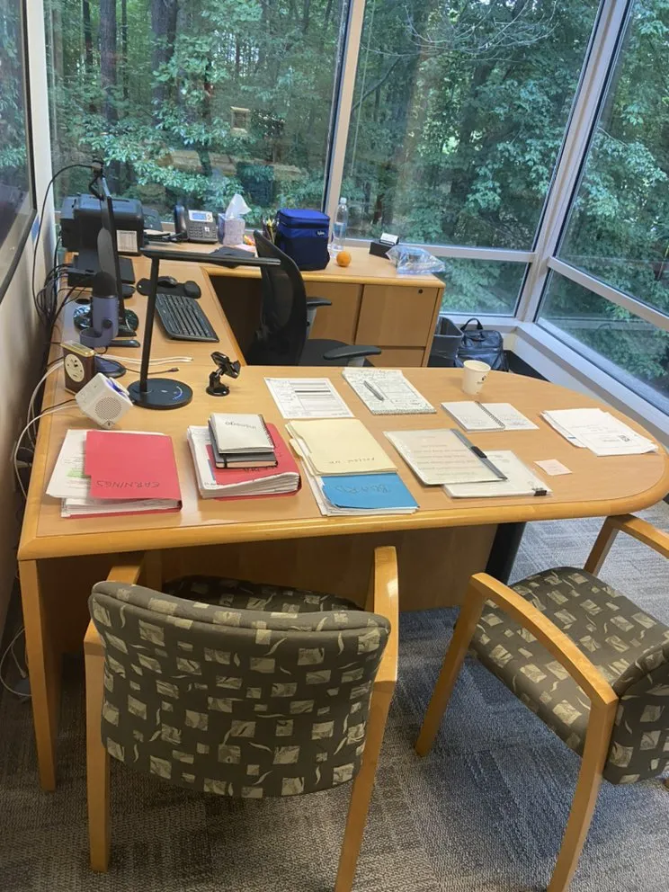 Licensed electrician providing emergency electrical service in , 