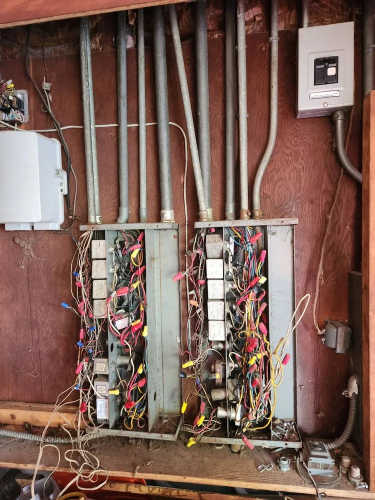 Licensed electrician providing circuit breaker repair in St John, IN - Doss Electric