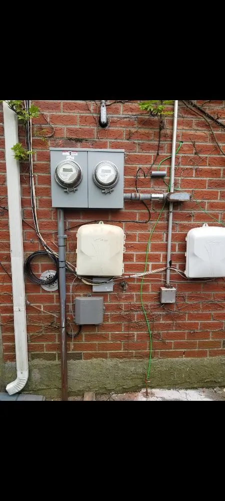 Emergency electrician providing wiring installation in Flushing, NY - Double State