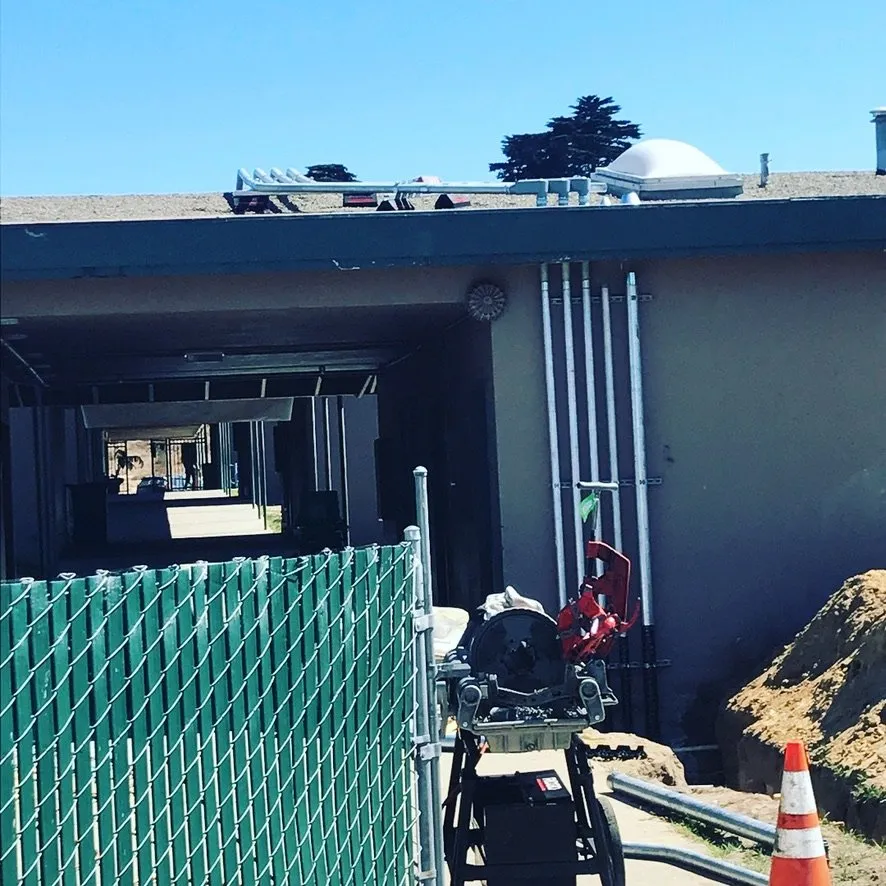 Emergency electrician providing emergency electrical service in , 