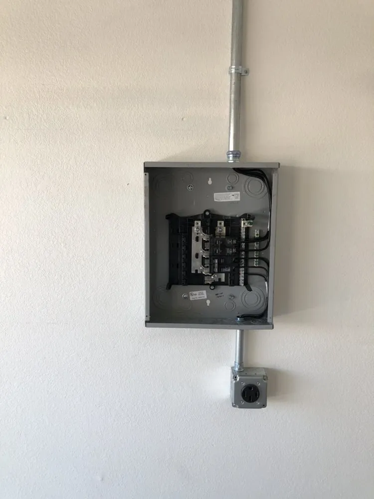 Licensed electrical service for homes in lighting installation, by