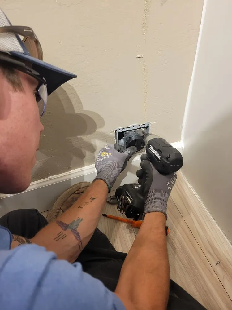 Emergency circuit breaker repair service in Sandia Park, NM - Dove Electric