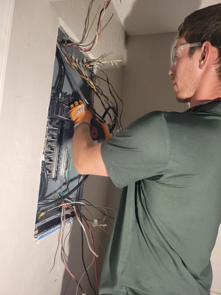 Certified electrician providing lighting installation in Sandia Park, NM - Dove Electric