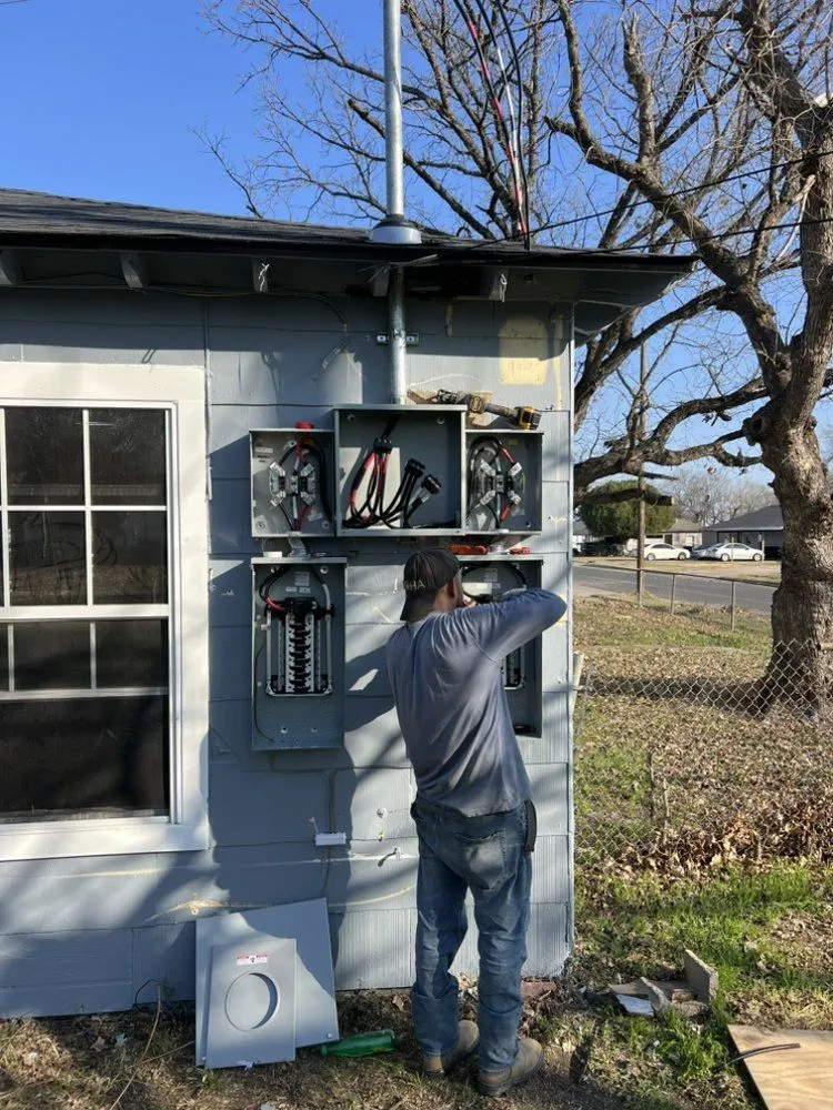Expert outlet and switch repair in Andice, TX by DP Contracting