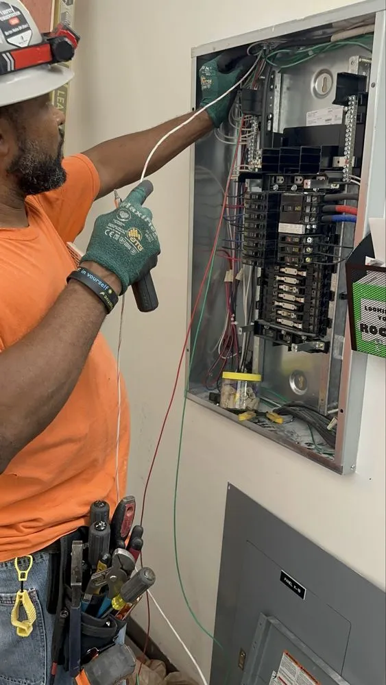 Emergency electrician providing circuit breaker repair in Mt. Juliet, TN - DP Electric