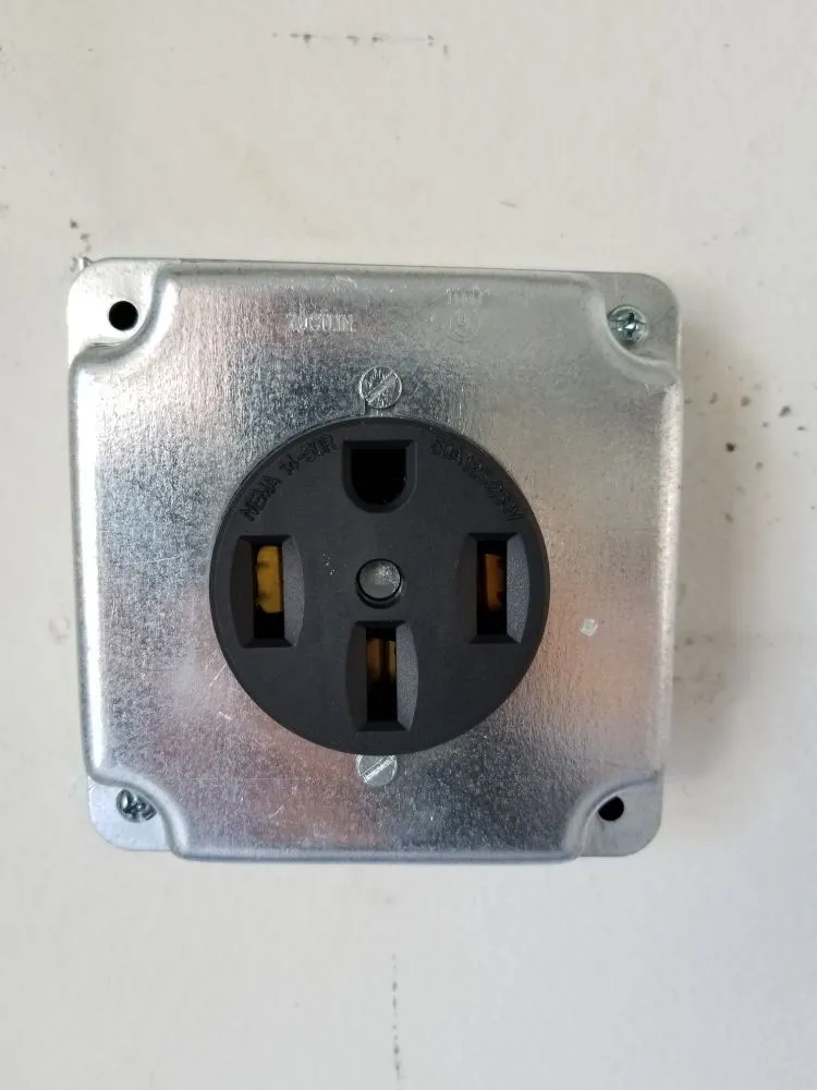 Licensed electrician providing lighting installation in , 