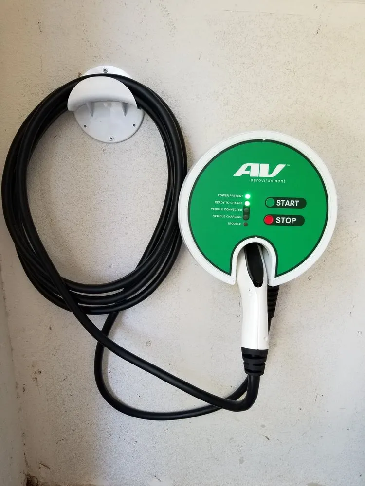 Affordable electrician providing electrical repair in , 